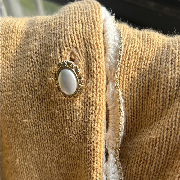 Beautiful Vintage Brown Cardigan with Floral Patches - Picture 3 of 4